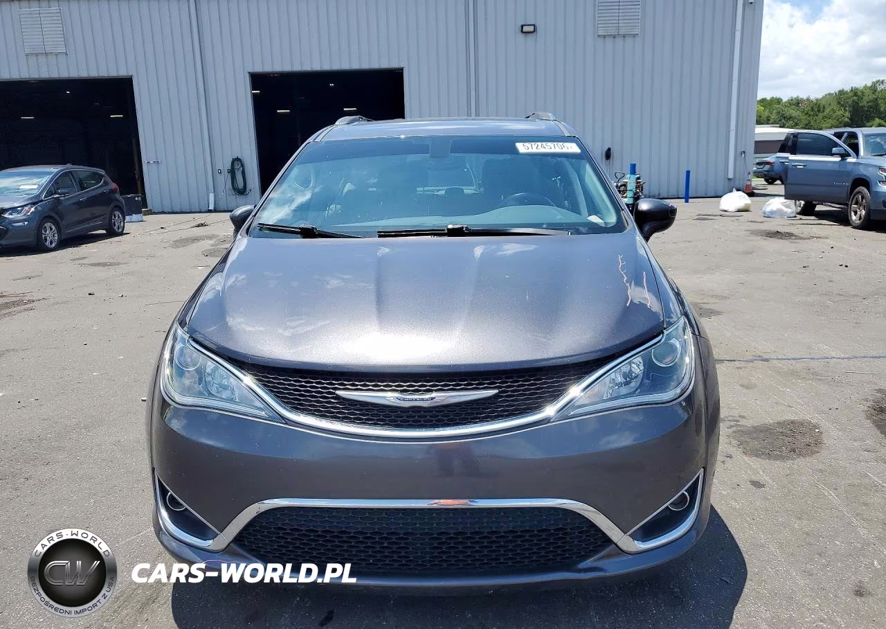 2020 Chrysler Pacifica Touring L VIN:2C4RC1BG8LR128561 - 5