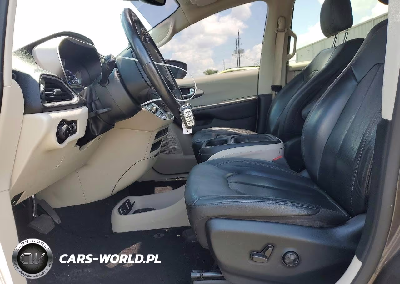 2020 Chrysler Pacifica Touring L VIN:2C4RC1BG8LR128561 - 7