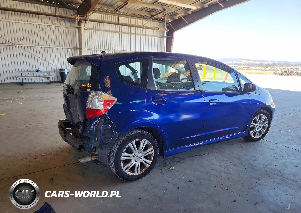 2011 Honda Fit Sport VIN:JHMGE8H55BC020744 - 3