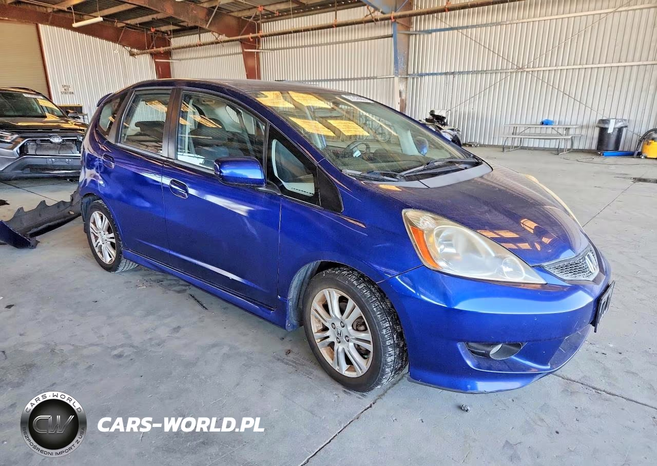 2011 Honda Fit Sport VIN:JHMGE8H55BC020744 - 4