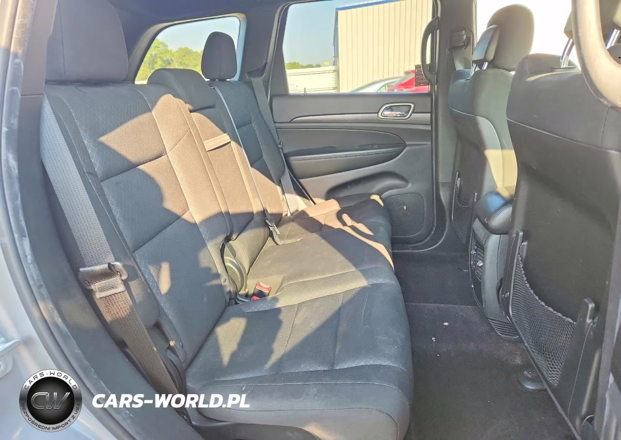 2018 Jeep Grand Cherokee Laredo VIN:1C4RJFAG6JC342555 - 11
