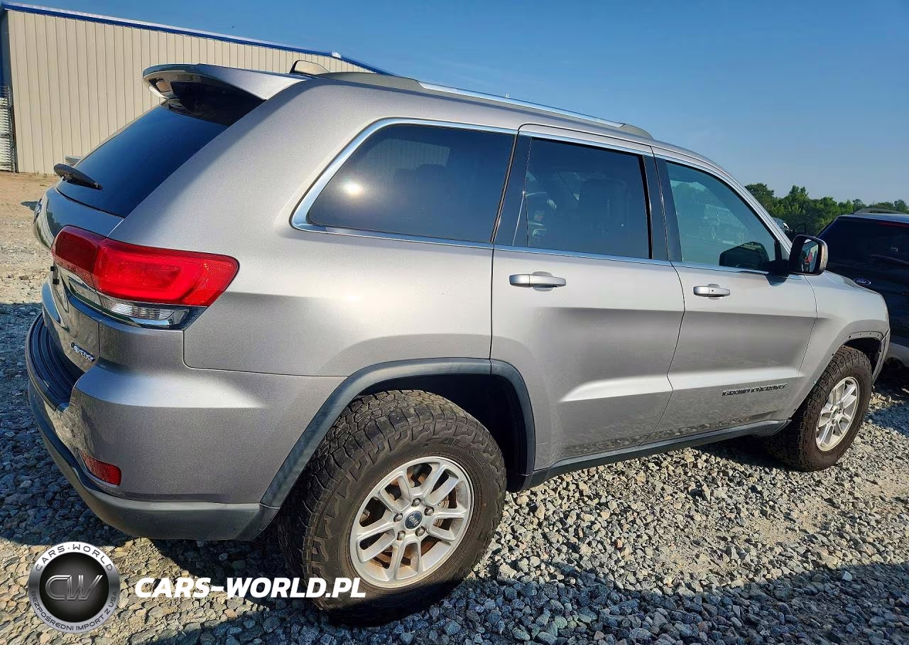 2018 Jeep Grand Cherokee Laredo VIN:1C4RJFAG6JC342555 - 3