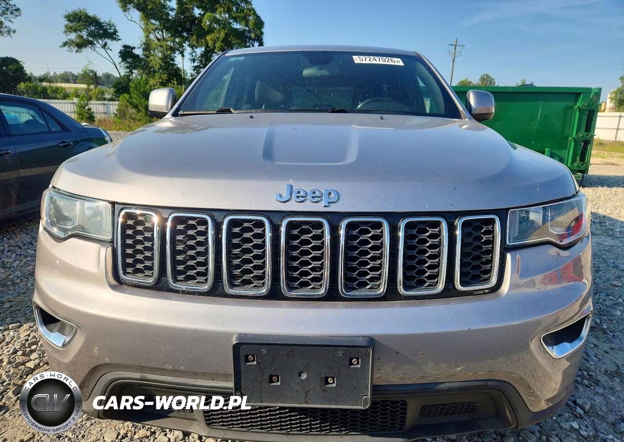 2018 Jeep Grand Cherokee Laredo VIN:1C4RJFAG6JC342555 - 5