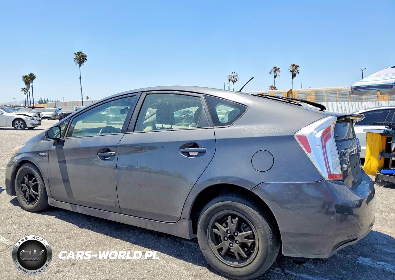 2015 Toyota Prius Two VIN:JTDKN3DU0F0435229 - 2