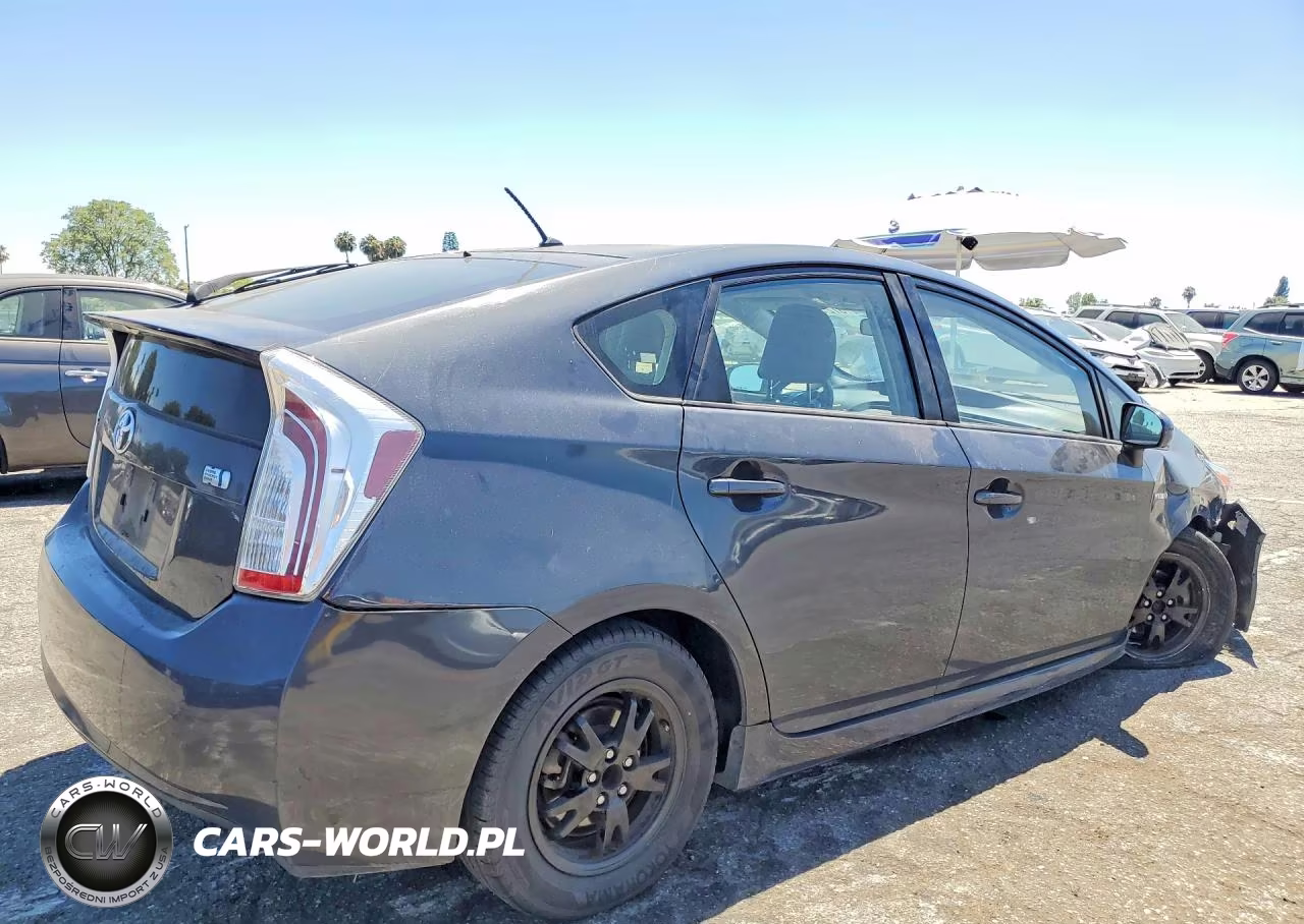2015 Toyota Prius Two VIN:JTDKN3DU0F0435229 - 3