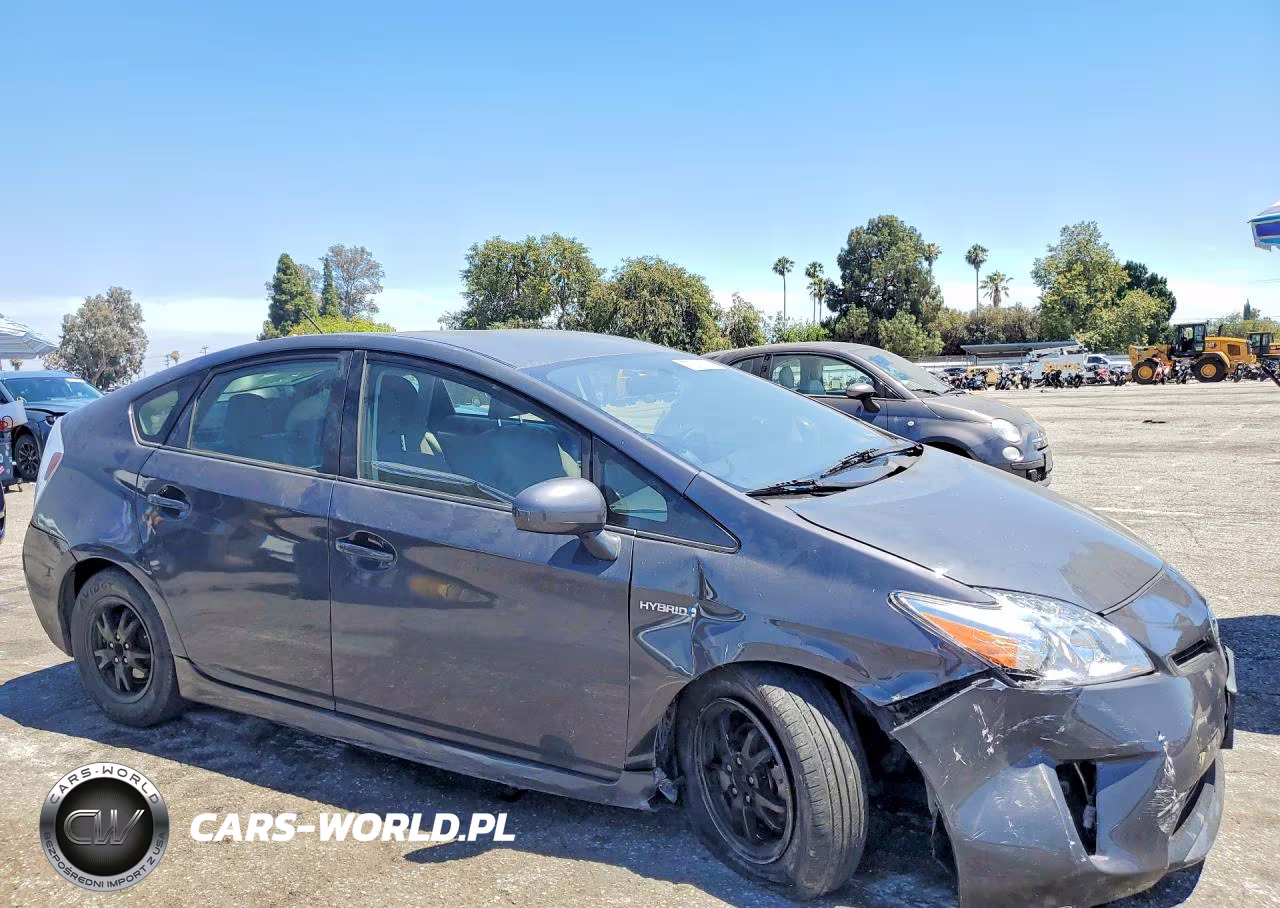 2015 Toyota Prius Two VIN:JTDKN3DU0F0435229 - 4