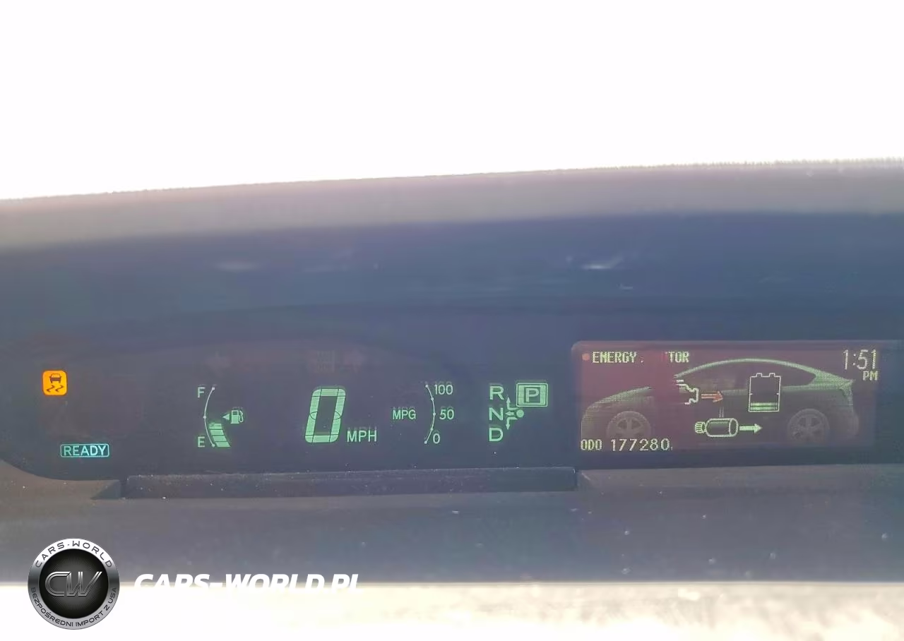 2015 Toyota Prius Two VIN:JTDKN3DU0F0435229 - 9