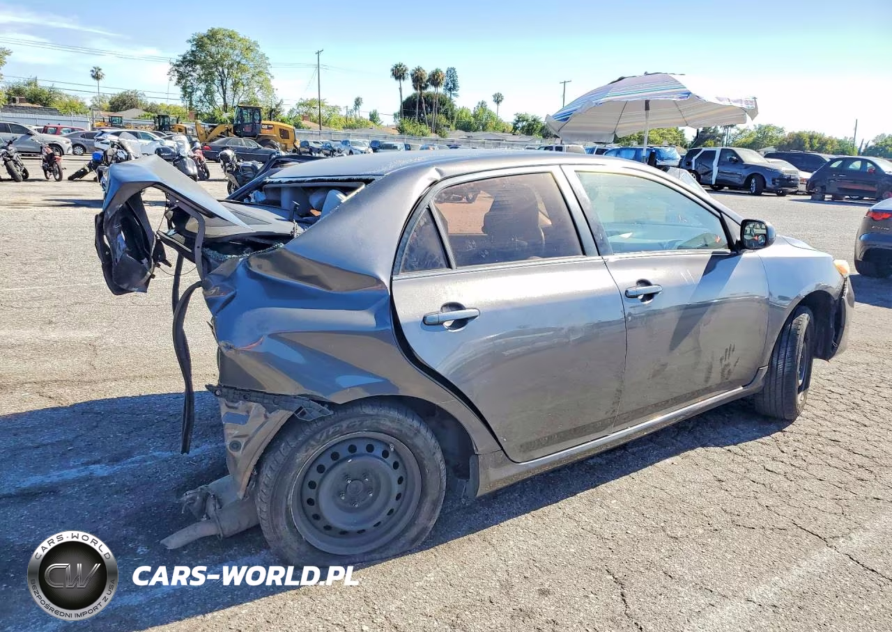 2013 Toyota Corolla Le VIN:JTDBU4EE2DJ119600 - 3