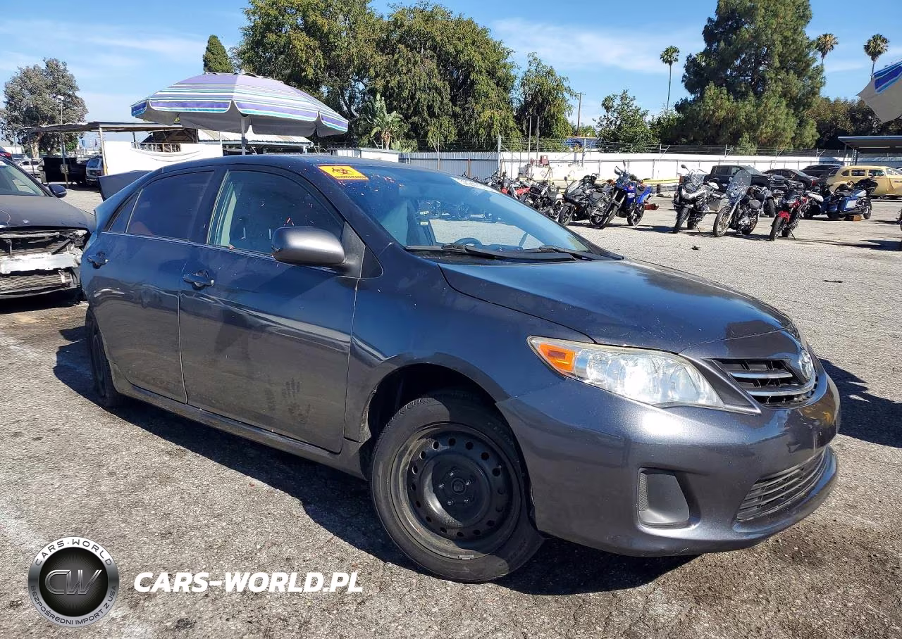 2013 Toyota Corolla Le VIN:JTDBU4EE2DJ119600 - 4