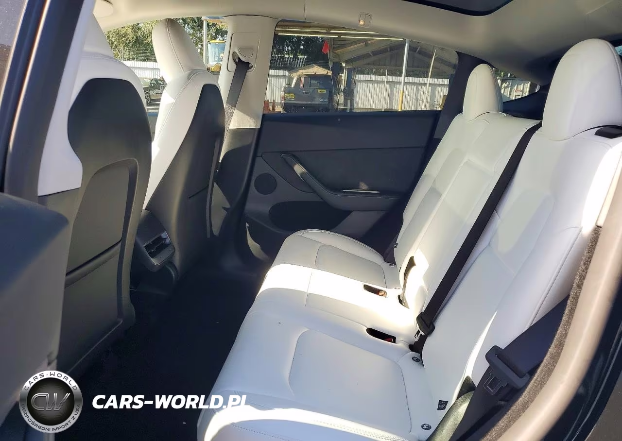 2025 Tesla Model Y VIN:7SAYGDED6SF233762 - 11