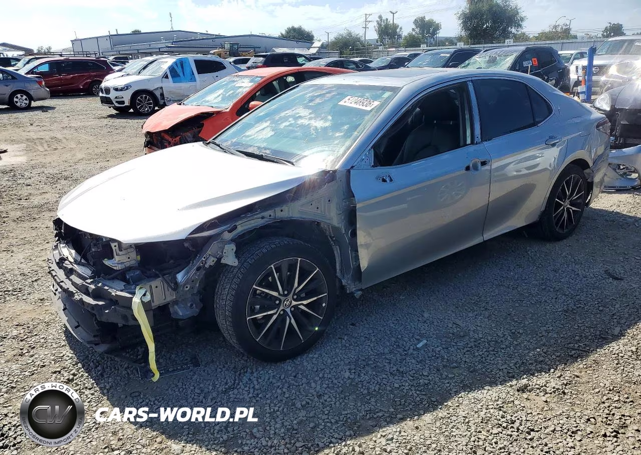 2024 Toyota Camry Hybrid Se – zdjęcie 1 z 13