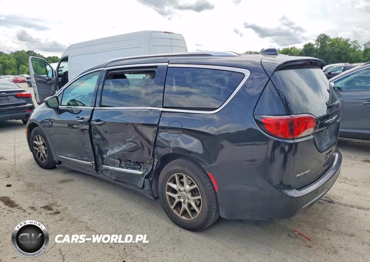 2020 Chrysler Pacifica Touring L VIN:2C4RC1BG9LR275603 - 2