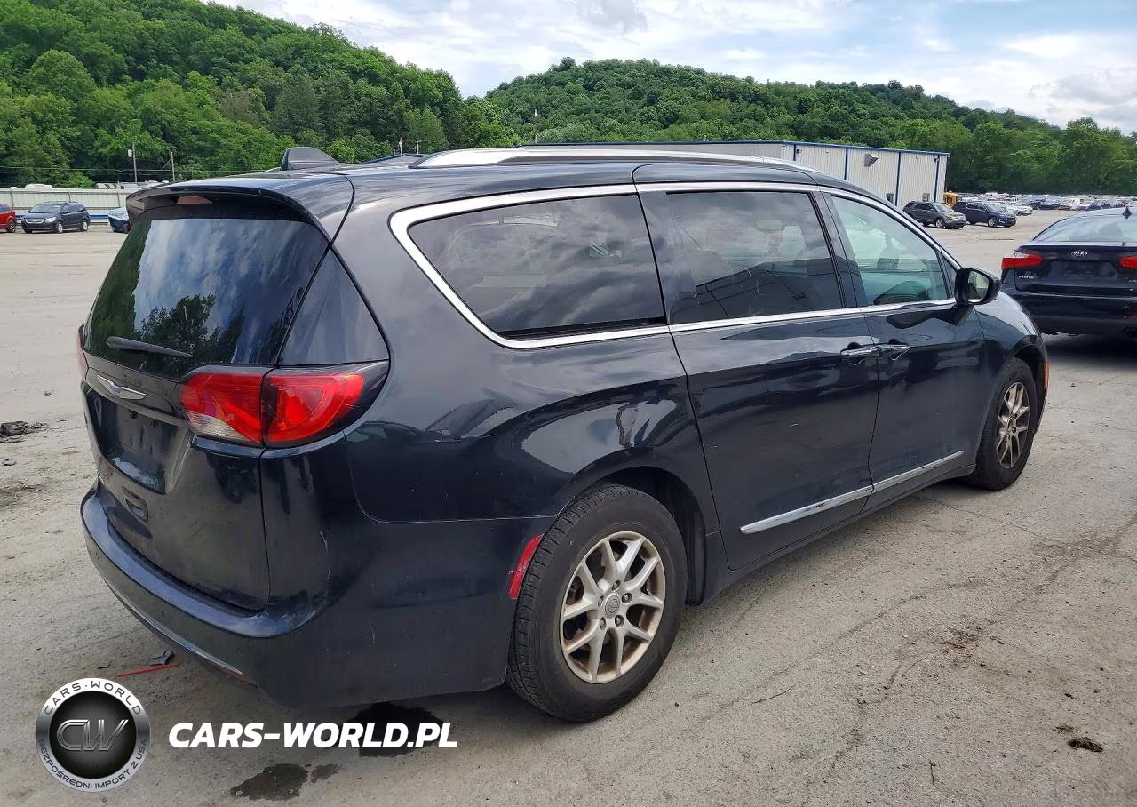 2020 Chrysler Pacifica Touring L VIN:2C4RC1BG9LR275603 - 3