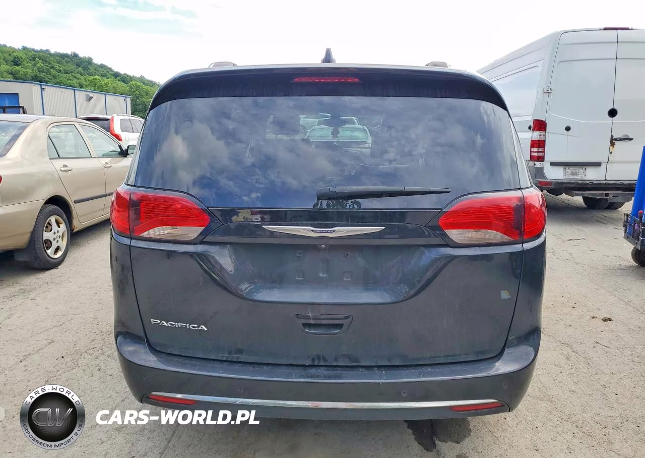 2020 Chrysler Pacifica Touring L VIN:2C4RC1BG9LR275603 - 6