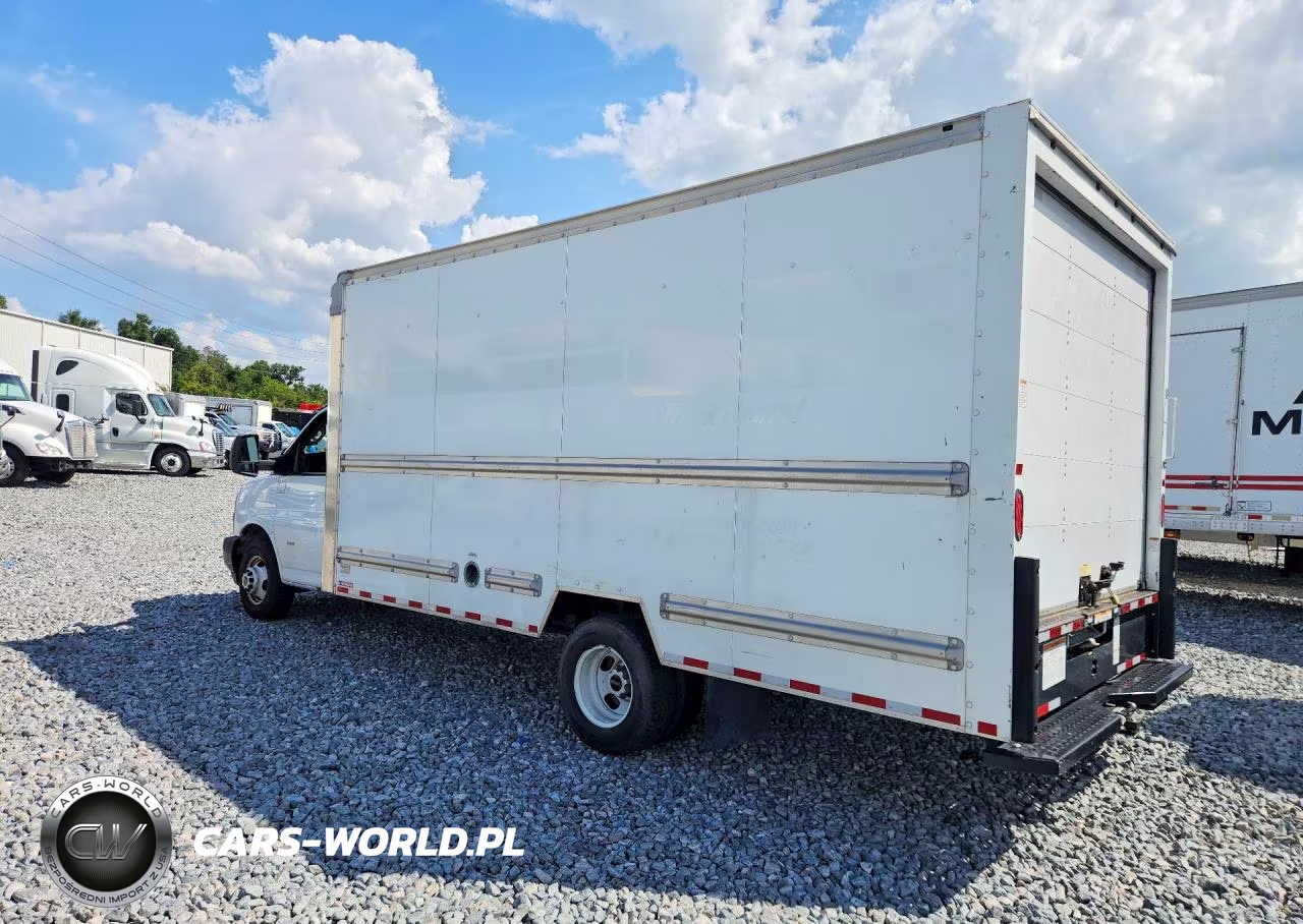 2018 GMC Savana Cut - Box Truck VIN:7GZ37TCG8JN900736 - 2