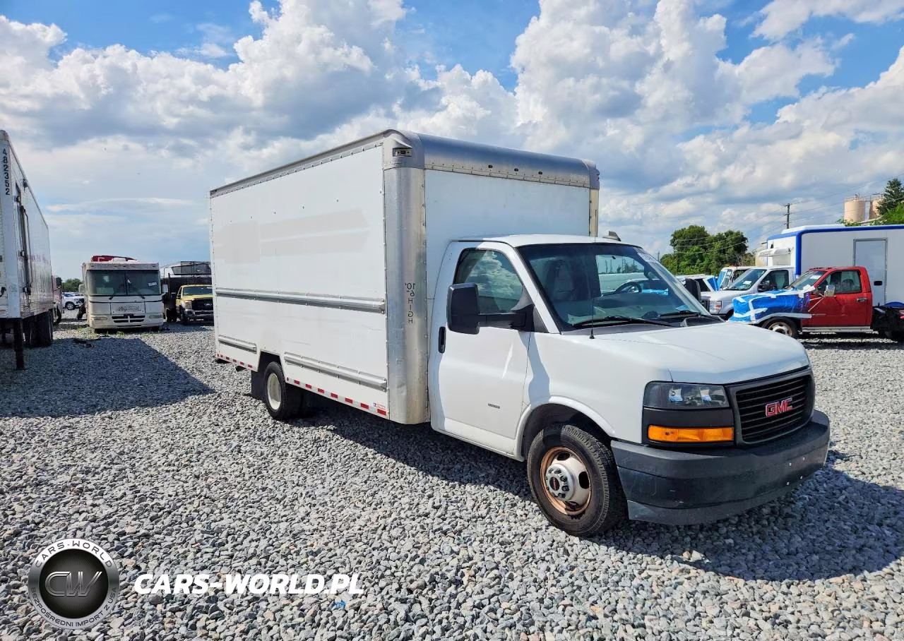2018 GMC Savana Cut - Box Truck VIN:7GZ37TCG8JN900736 - 4