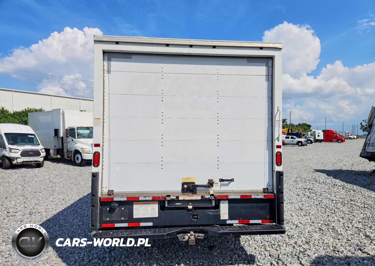 2018 GMC Savana Cut - Box Truck VIN:7GZ37TCG8JN900736 - 6