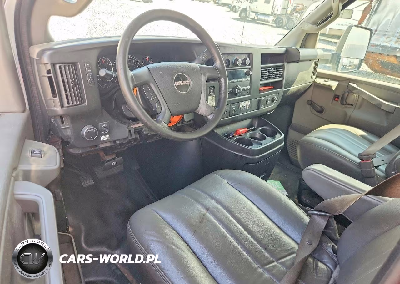 2018 GMC Savana Cut - Box Truck VIN:7GZ37TCG8JN900736 - 8