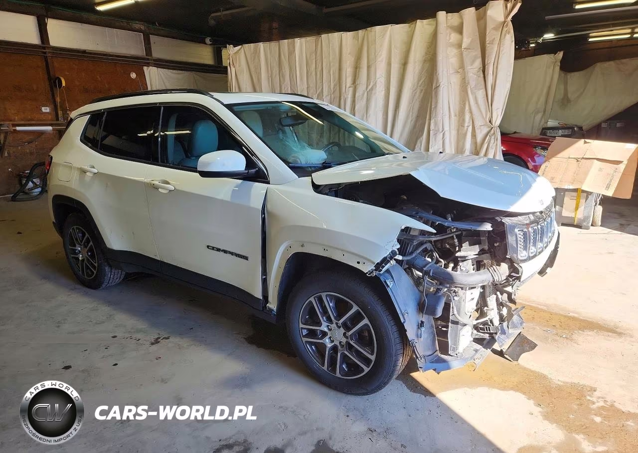 2019 Jeep Compass Latitude VIN:3C4NJCBBXKT819624 - 4