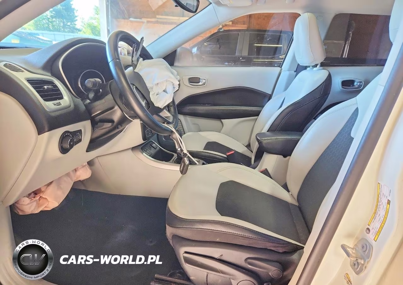 2019 Jeep Compass Latitude VIN:3C4NJCBBXKT819624 - 7