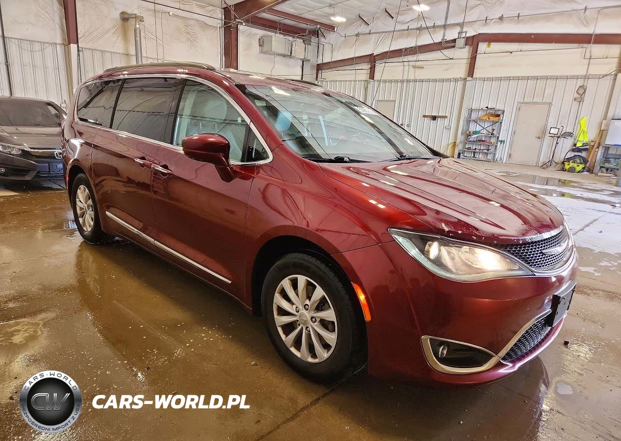 2017 Chrysler Pacifica Touring L VIN:2C4RC1BG7HR683184 - 4