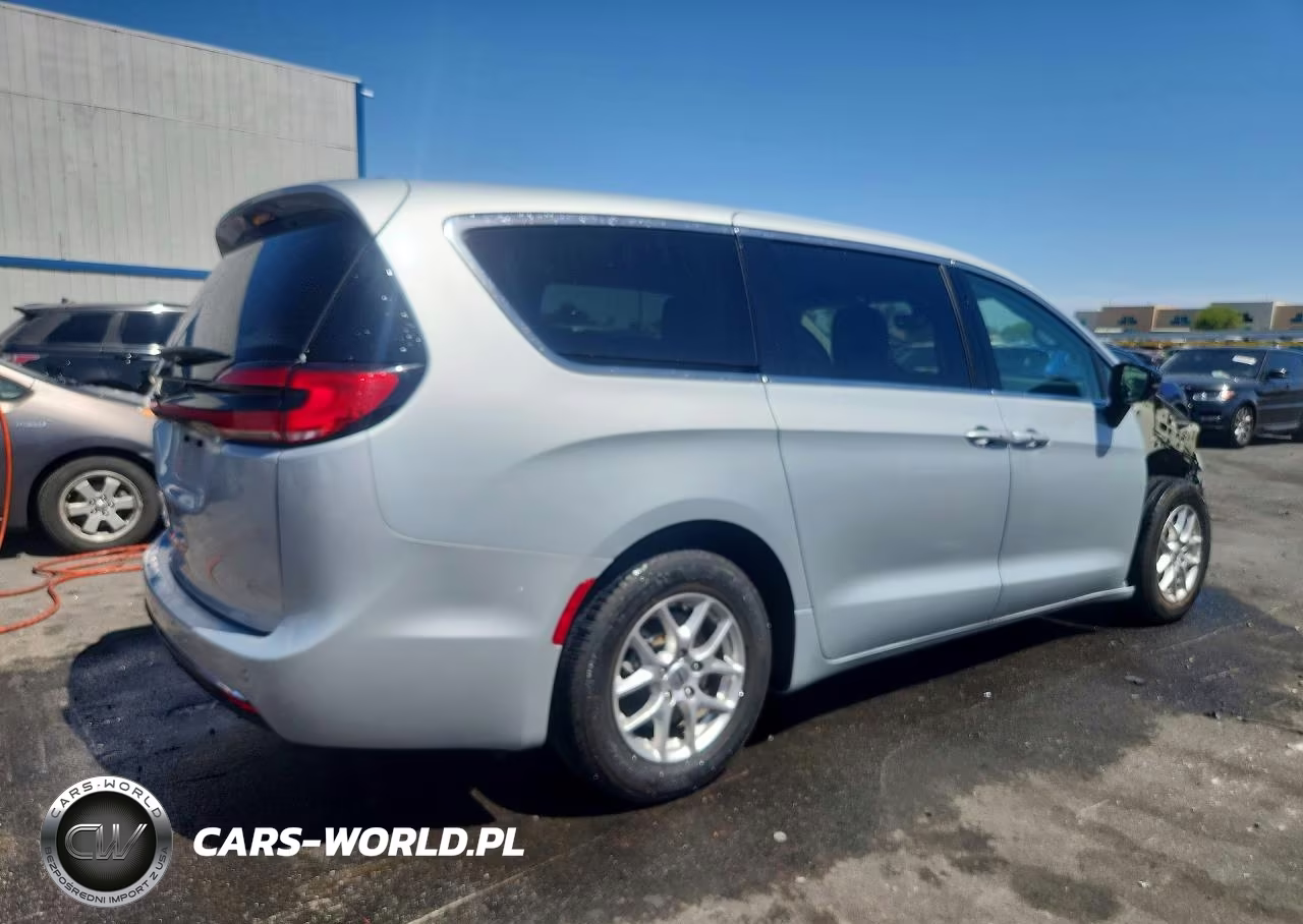 2024 Chrysler Pacifica Touring L VIN:2C4RC1BG5RR156228 - 3