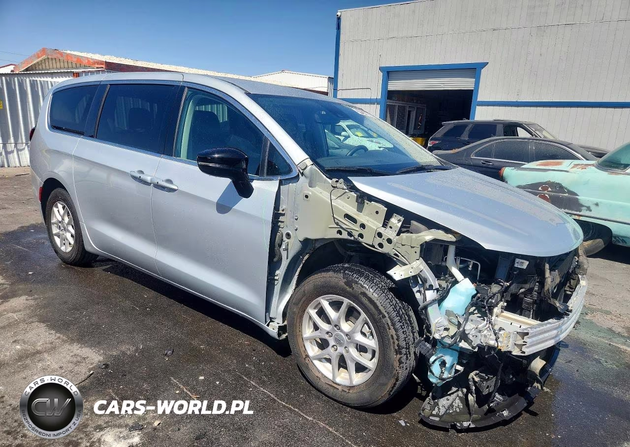 2024 Chrysler Pacifica Touring L VIN:2C4RC1BG5RR156228 - 4