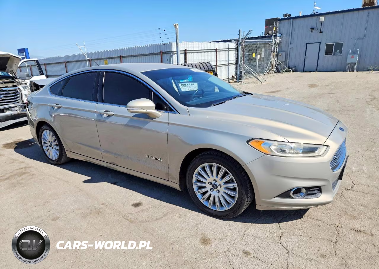 2015 Ford Fusion Se Hybrid VIN:3FA6P0LU5FR306386 - 4