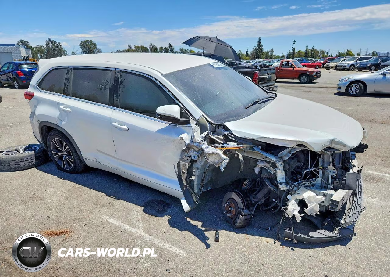 2018 Toyota Highlander Le VIN:5TDZZRFH9JS251239 - 4