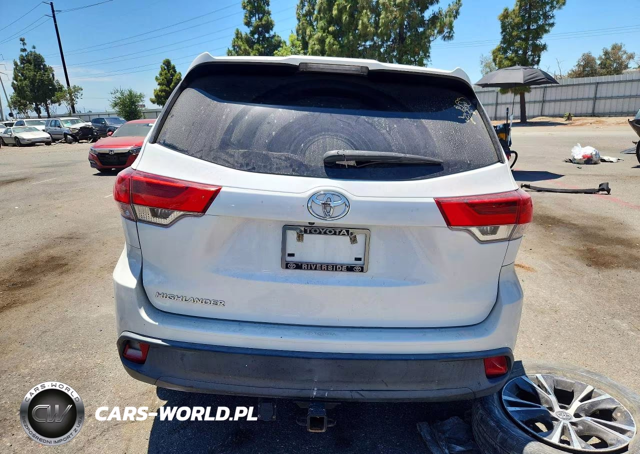 2018 Toyota Highlander Le VIN:5TDZZRFH9JS251239 - 6
