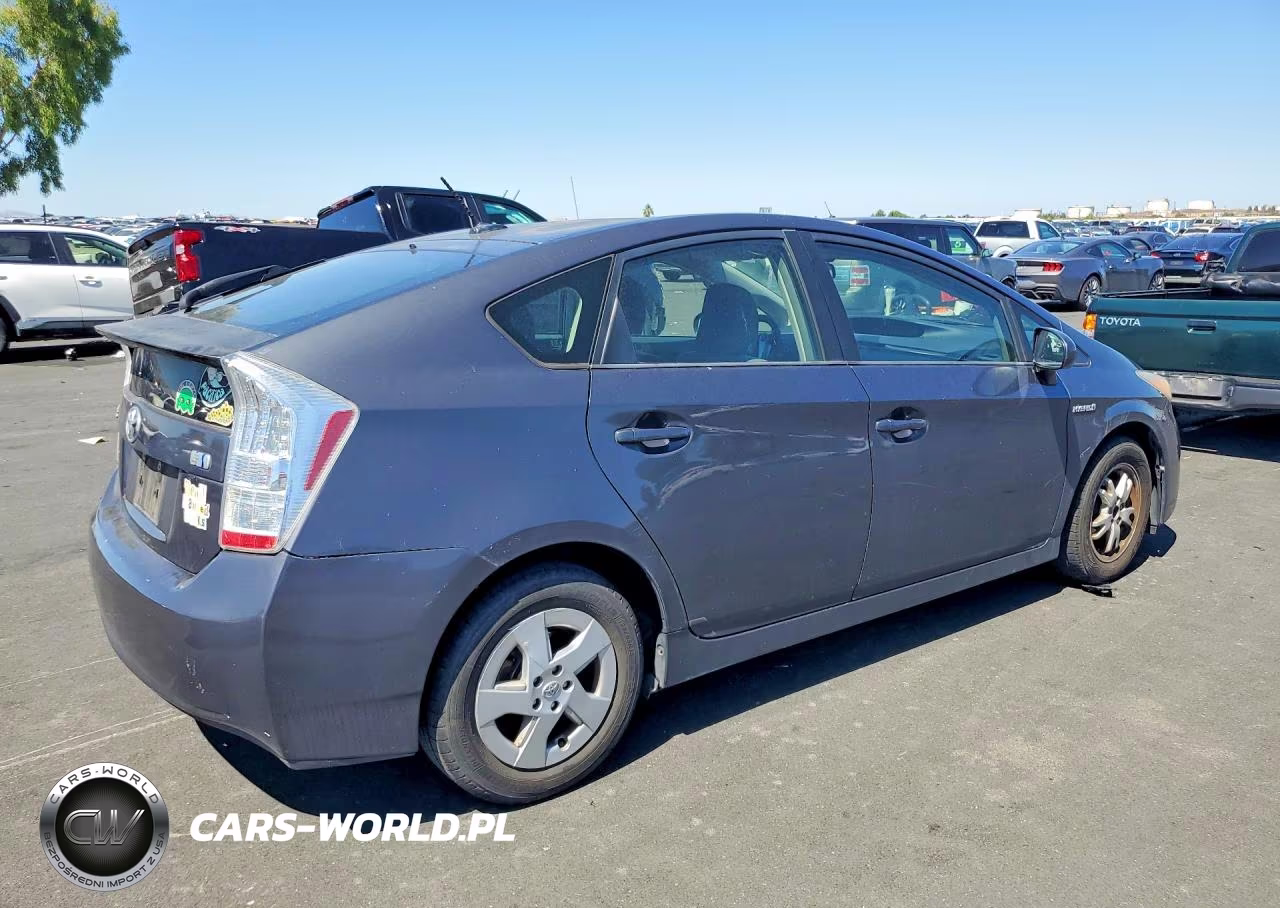 2011 Toyota Prius Two VIN:JTDKN3DU2B1364734 - 3