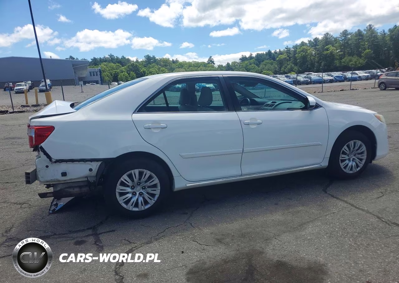 2014 Toyota Camry Le VIN:4T4BF1FK5ER388401 - 3