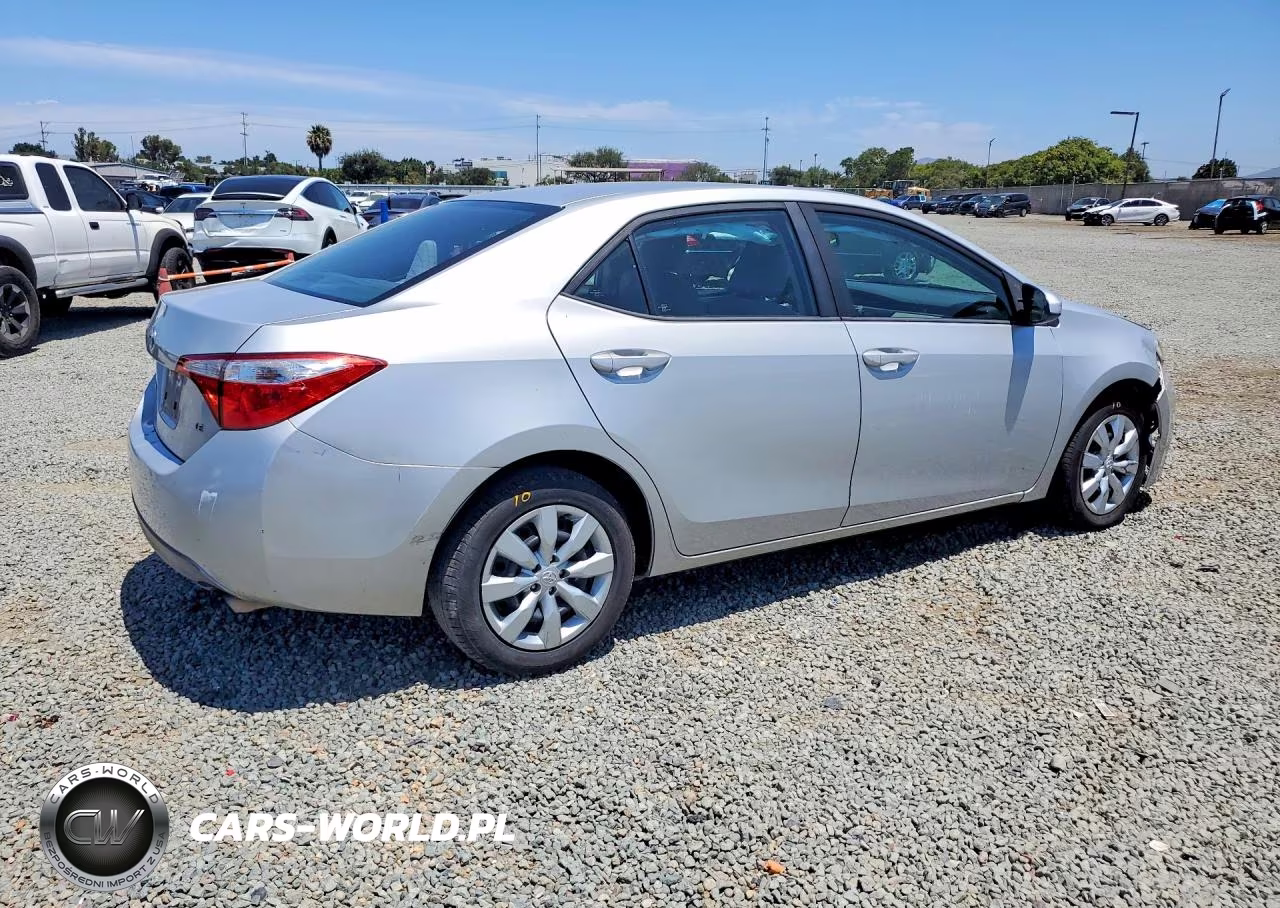 2016 Toyota Corolla Le VIN:5YFBURHE5GP562803 - 3