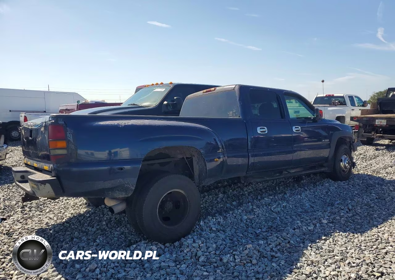 2002 Chevrolet Silverado C3500 VIN:1GCJC33G32F137147 - 3
