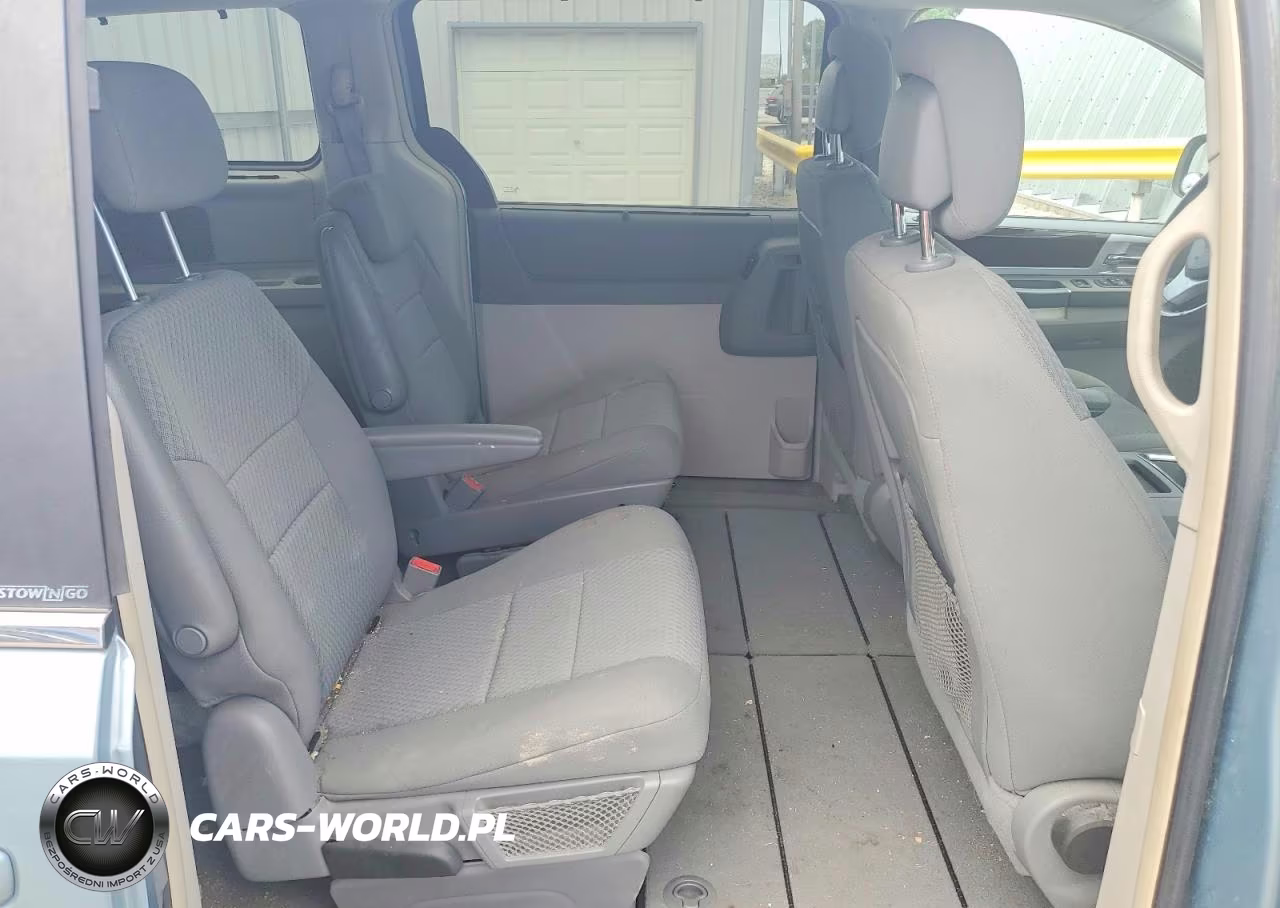 2010 Chrysler Town & Country Touring VIN:2A4RR5DX8AR353301 - 11
