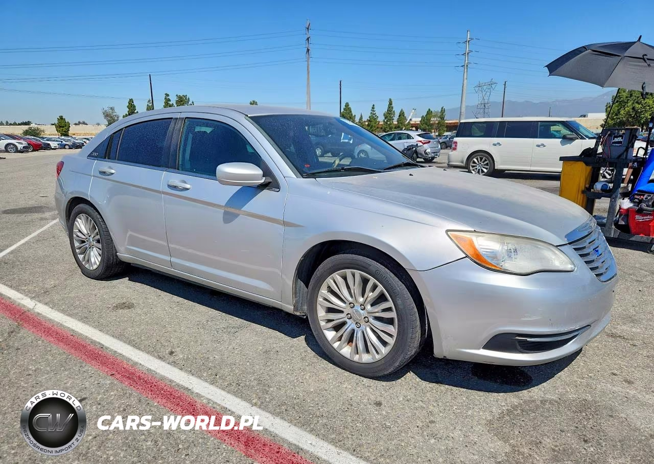 2012 Chrysler 200 Lx VIN:1C3CCBAB9CN100318 - 4