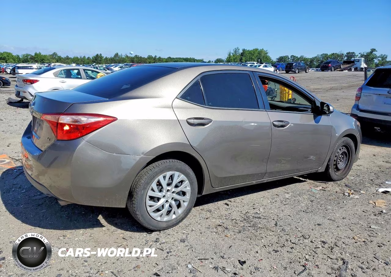 2017 Toyota Corolla Le VIN:2T1BURHE4HC862883 - 3