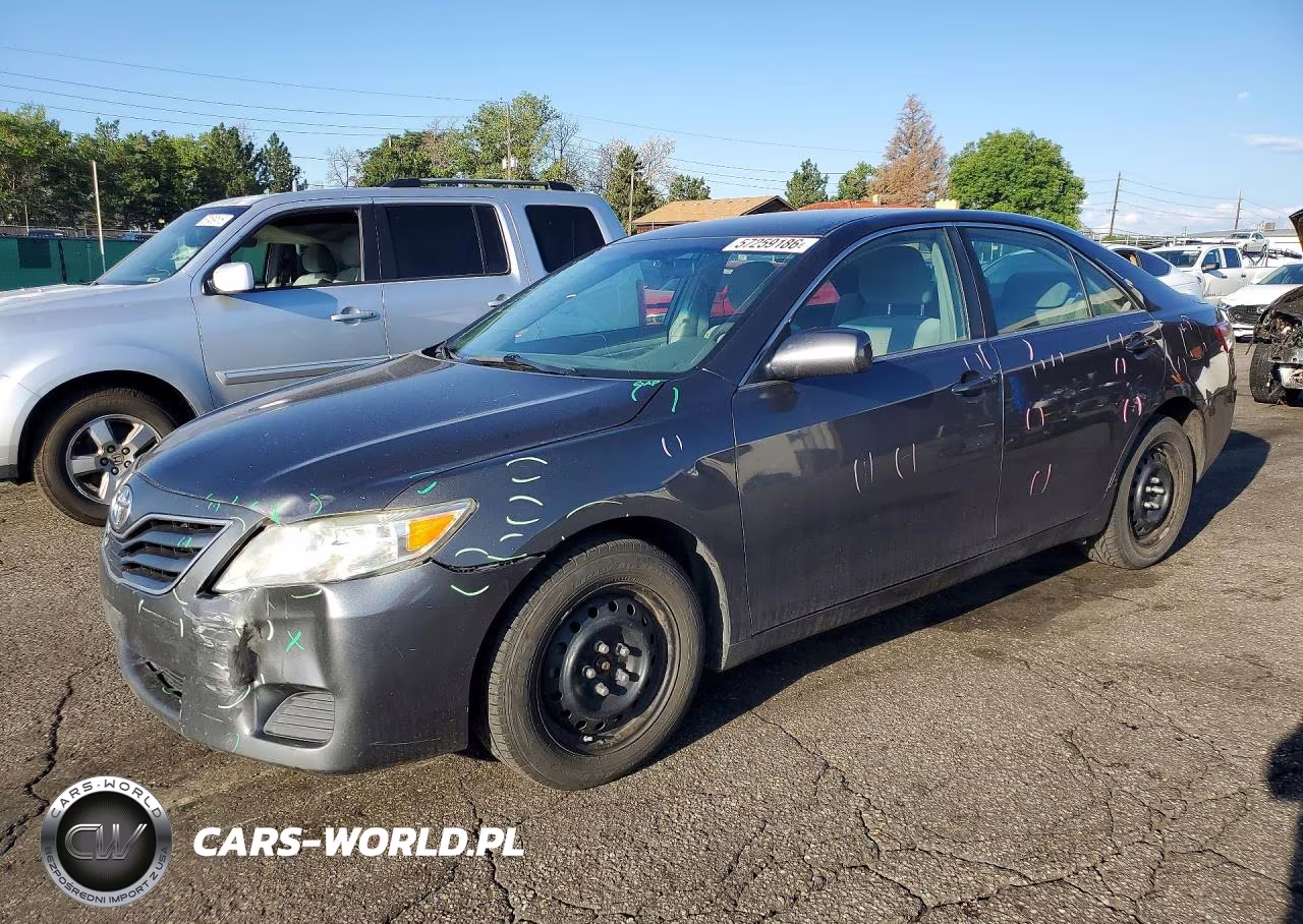 2011 Toyota Camry Le – zdjęcie 1 z 12