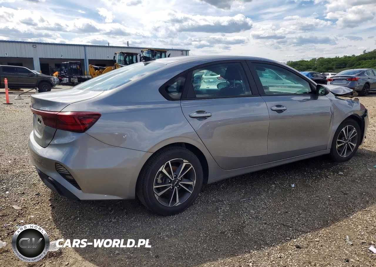 2024 Kia Forte Lxs VIN:3KPF24AD8RE715500 - 3