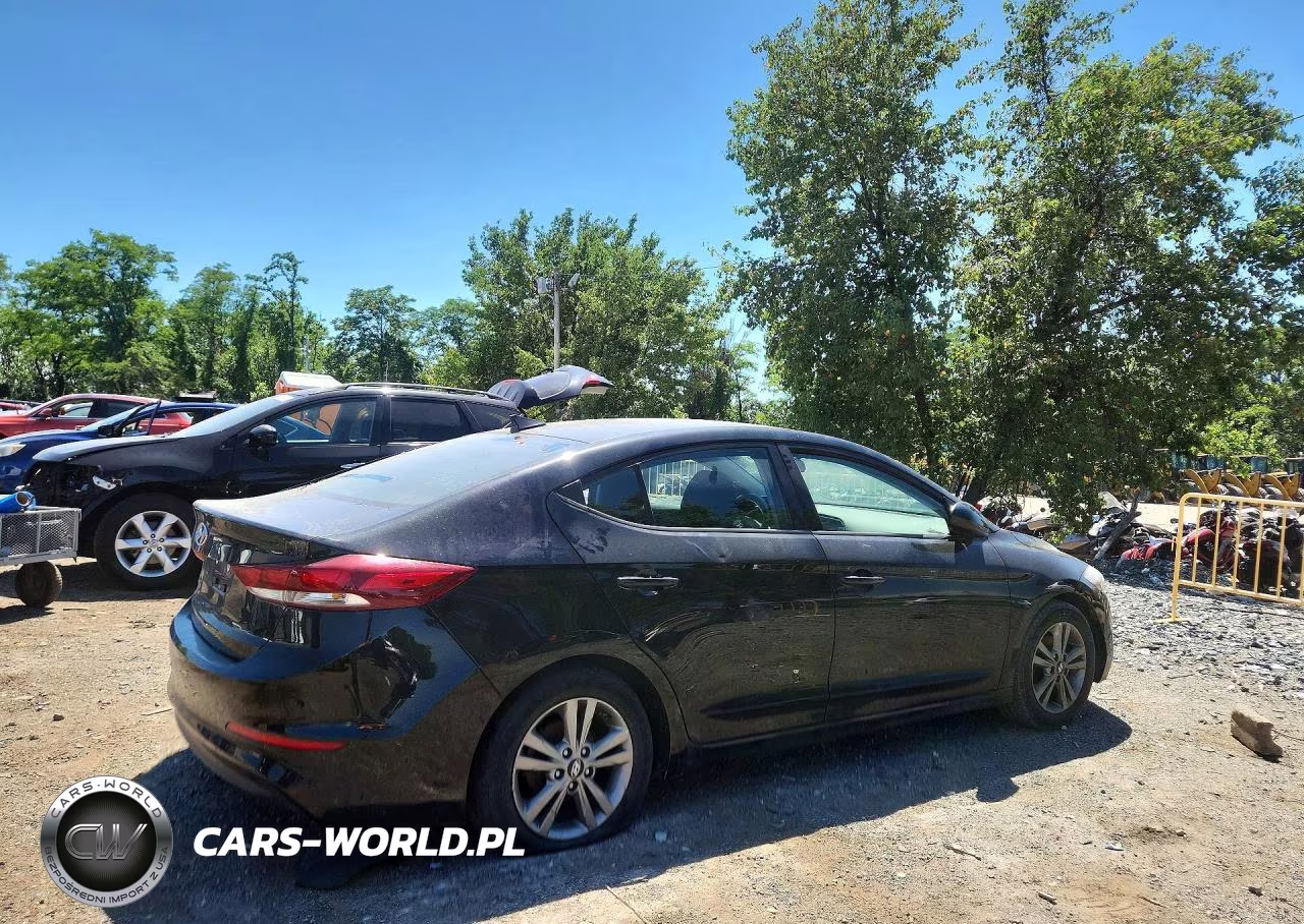 2018 Hyundai Elantra Sel VIN:5NPD84LF5JH270976 - 3