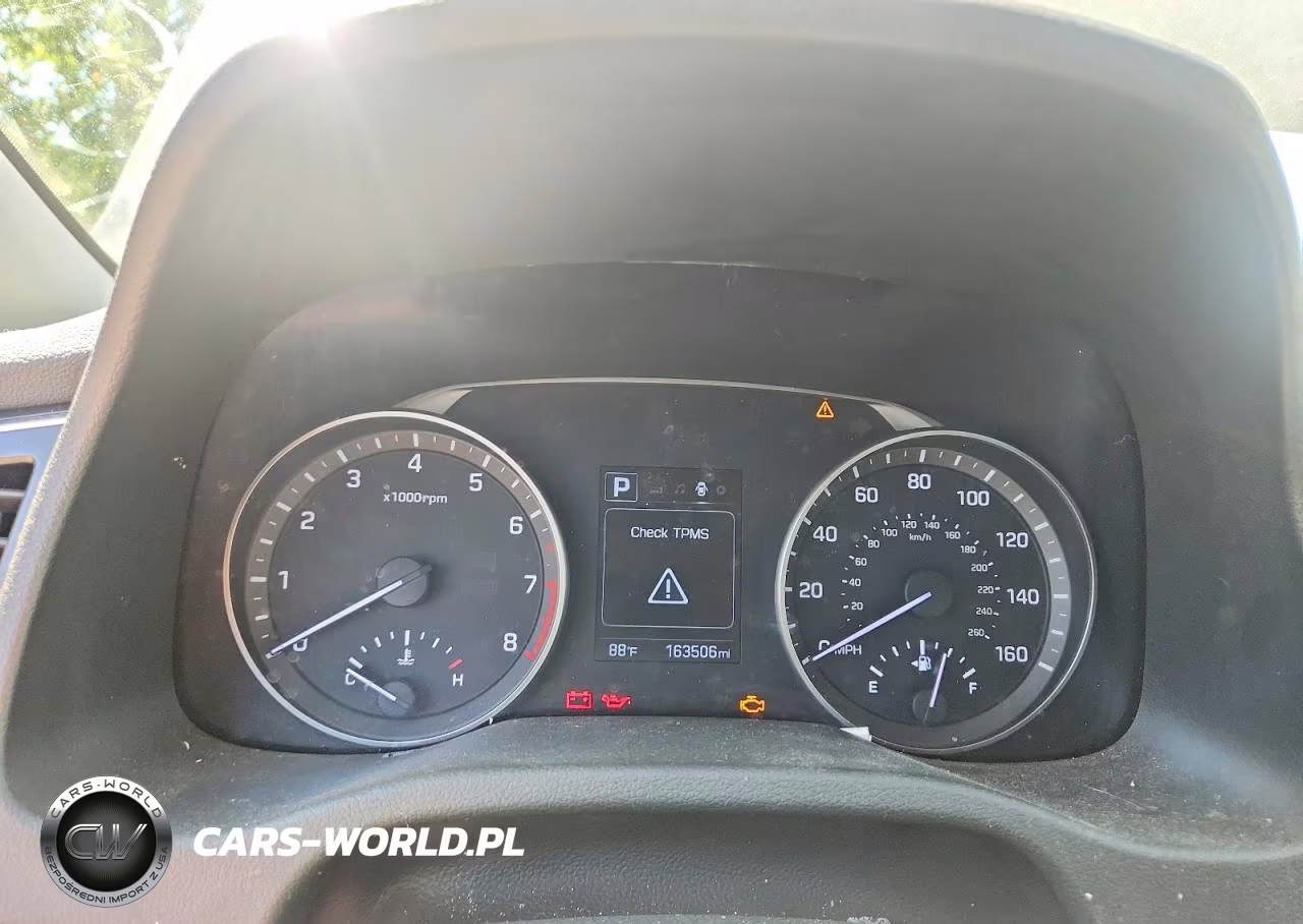 2018 Hyundai Elantra Sel VIN:5NPD84LF5JH270976 - 9
