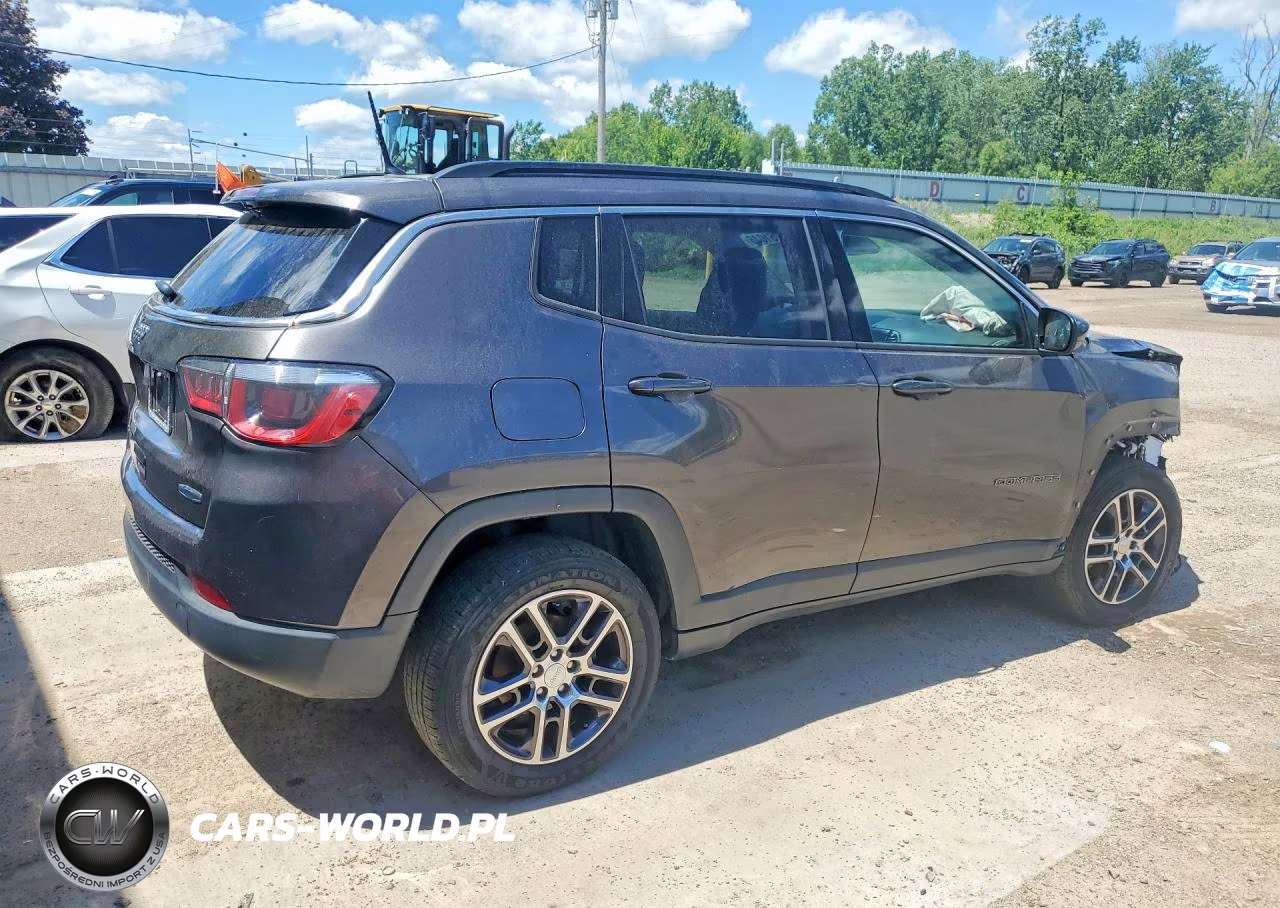 2018 Jeep Compass Latitude VIN:3C4NJDBB7JT201780 - 3