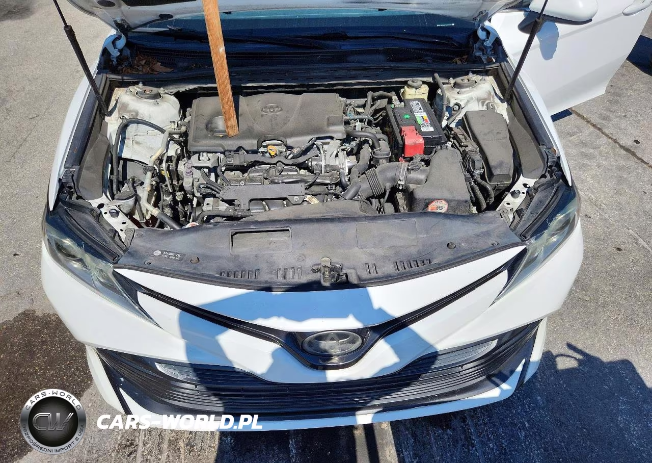 2018 Toyota Camry Le VIN:4T1B11HK3JU050432 - 11