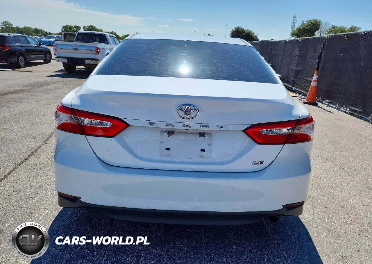 2018 Toyota Camry Le VIN:4T1B11HK3JU050432 - 6