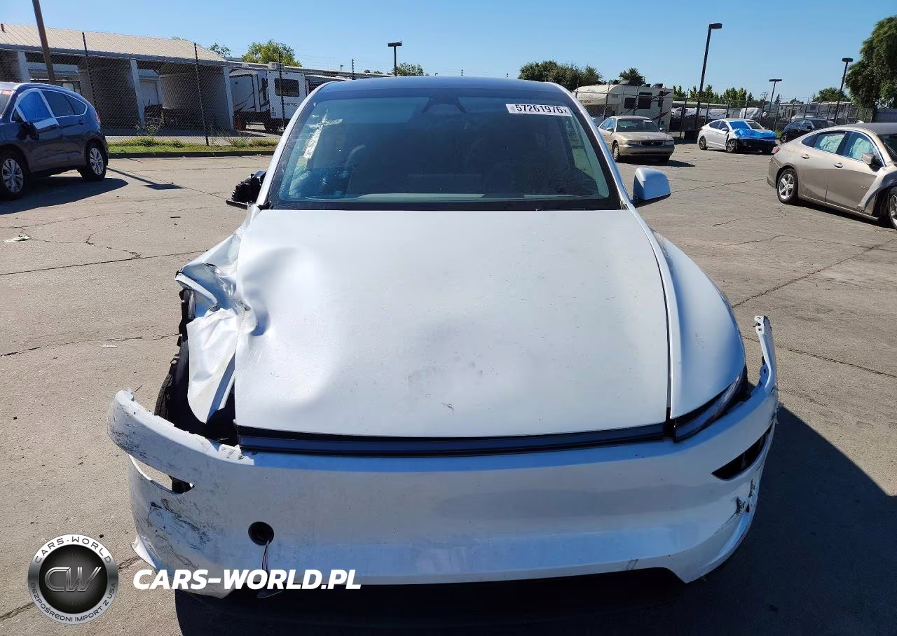 2026 Tesla Model Y VIN:7SAYGDEE1TF434253 - 5