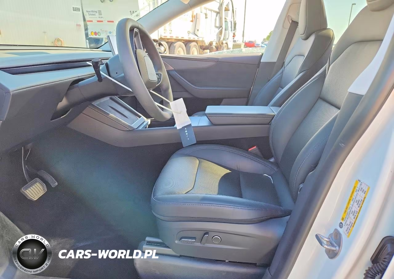 2026 Tesla Model Y VIN:7SAYGDEE1TF434253 - 7