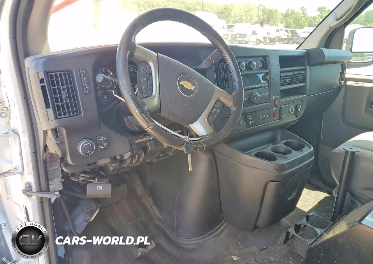 2015 Chevrolet Express G2500 VIN:1GCWGFCF9F1169140 - 8