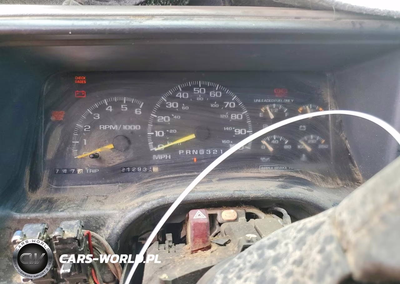 1999 Chevrolet Suburban K1500 VIN:3GNFK16R9XG232416 - 9