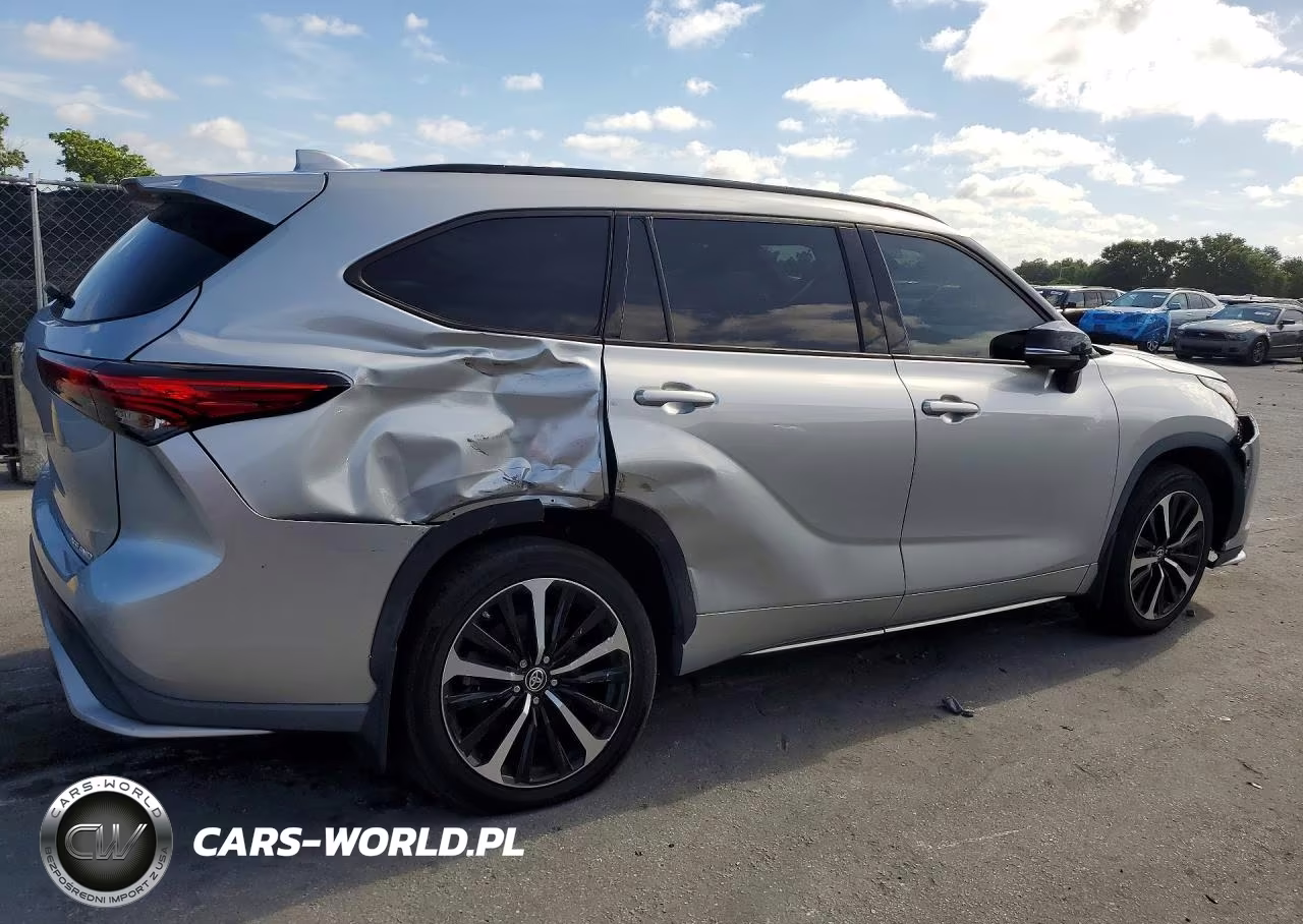 2022 Toyota Highlander Xse VIN:5TDJZRBHXNS170047 - 3