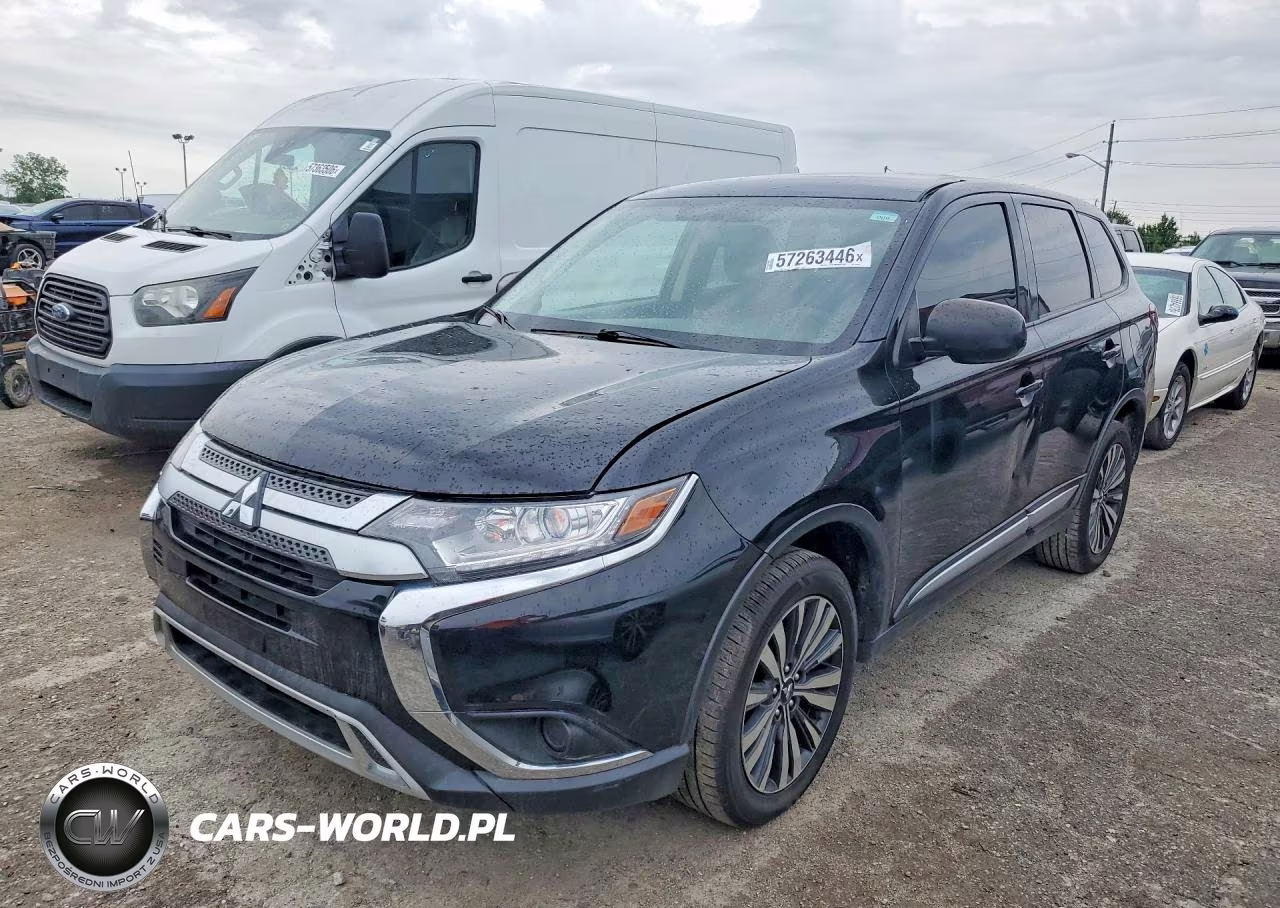 2020 Mitsubishi Outlander Es – zdjęcie 1 z 13